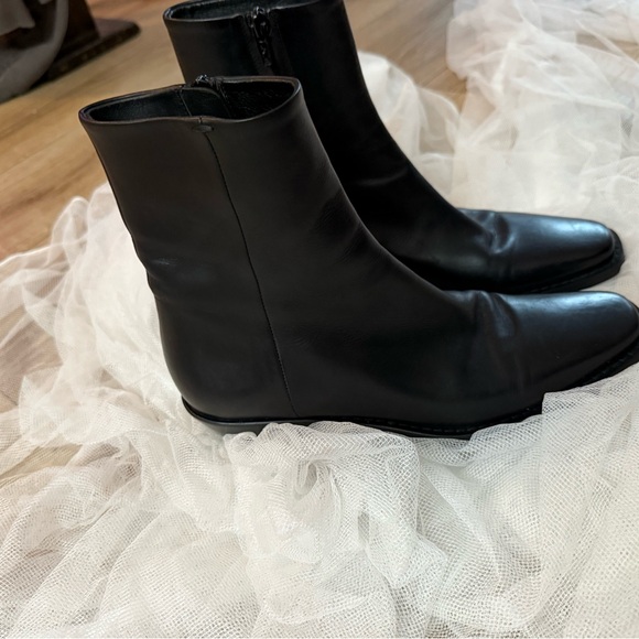 Sleek Black Leather Ankle Boots KHAITE
Wooster Calfskin Ankle Boots size 37 almo - Picture 4 of 8
